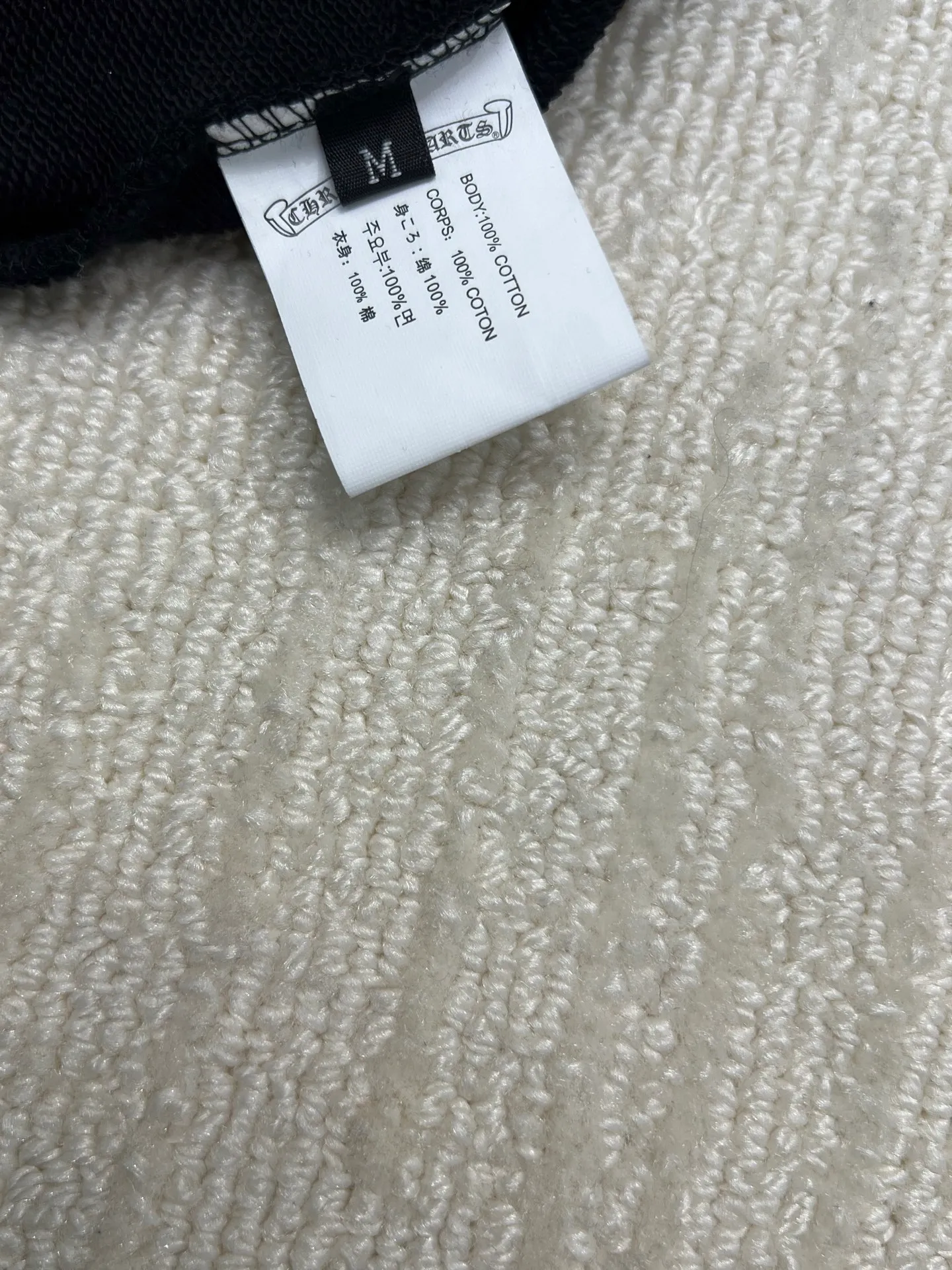 P350 𝗖𝗵𝗿𝗼𝗺𝗲 𝗛𝗲𝗮𝗿𝘁𝘀Cro Heart Pure cotton terry zipper hooded jacket High weight cotton double yarn 380g large terry fabric, fixed and dyed matching ribs, customized full set of accessories, clear letters and perfect restoration without difference. High-end atmosphere, full of class, imported rubber paddle printing graphics and customized bead blasting technology, all wiring is a special machine chain double line.  Size: M L XL XXL